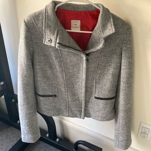 Cute and warm jacket, zipper on sleeves